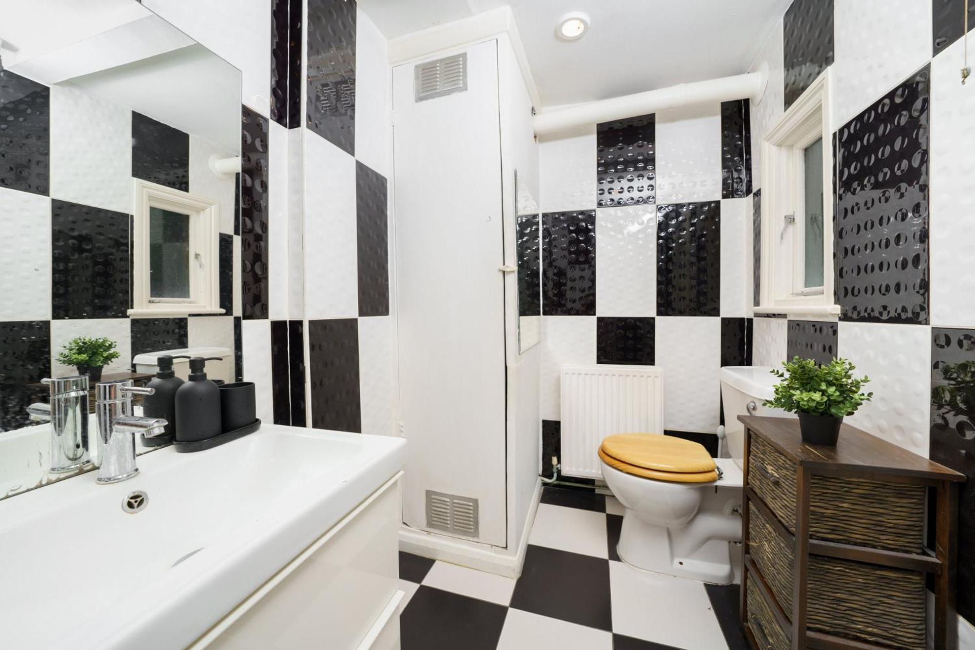 Modern And Luxurious 2 Bed Apartment London